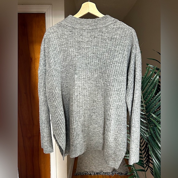 H&M Drop Shoulder Sweater | Size Medium (M) | Gray - Picture 4 of 4